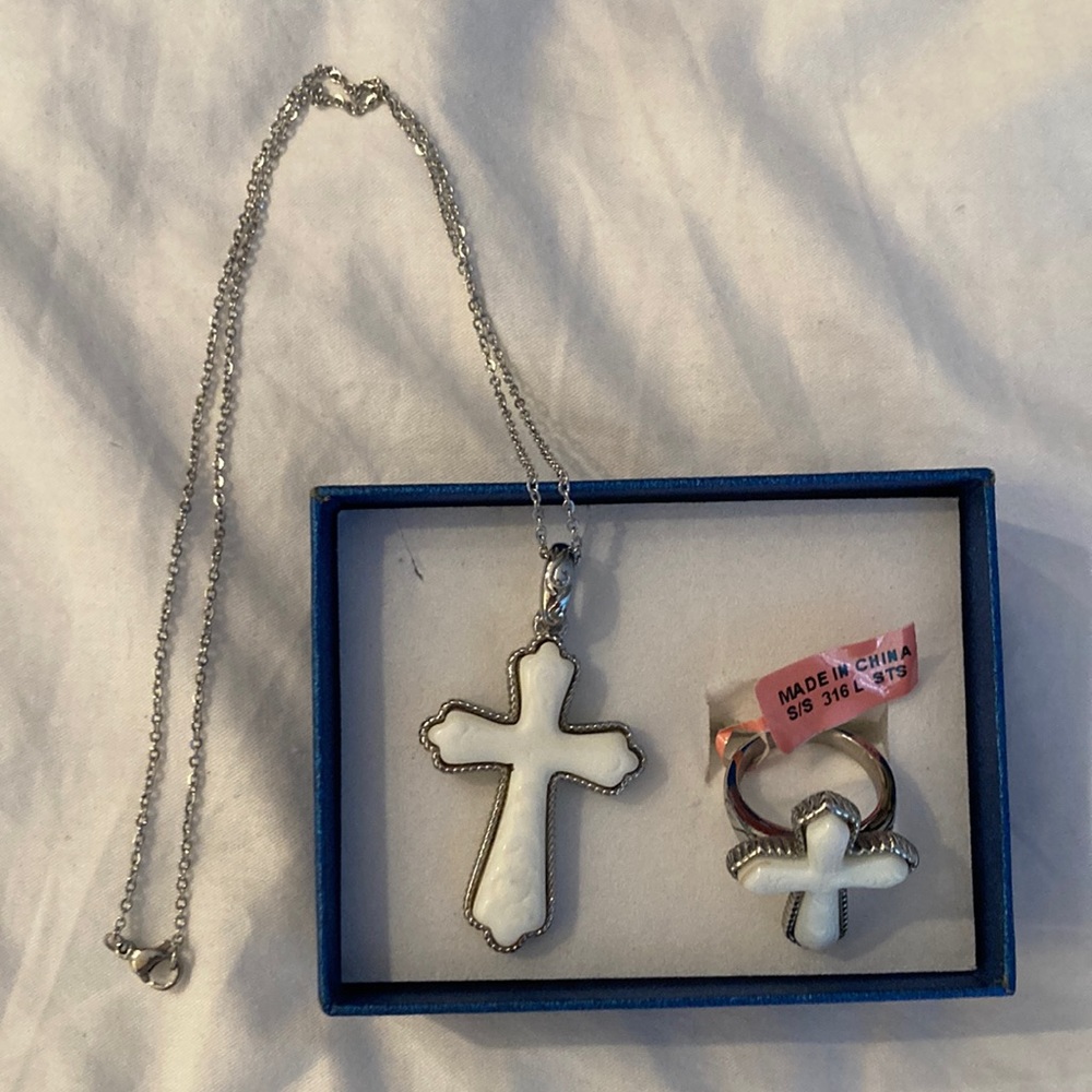 20” s/s chain, iridescent white 1.5” cross with matching 1” ring(sz 6) set.